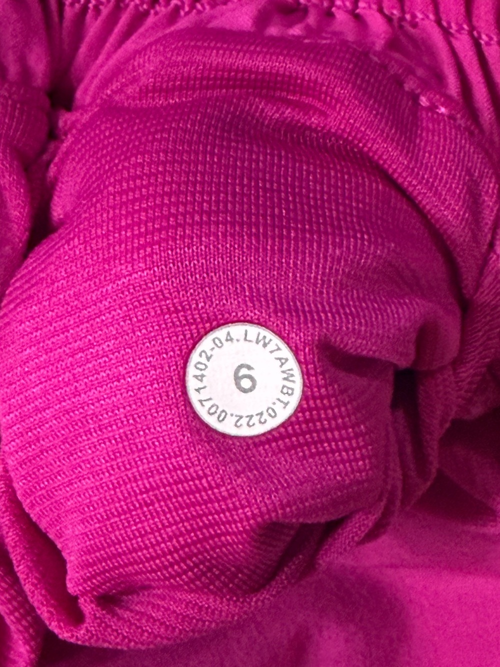 Lululemon Hotty Hot Short II "Long 4" in 
Ripened Raspberry Size 6 - Picture 14 of 16
